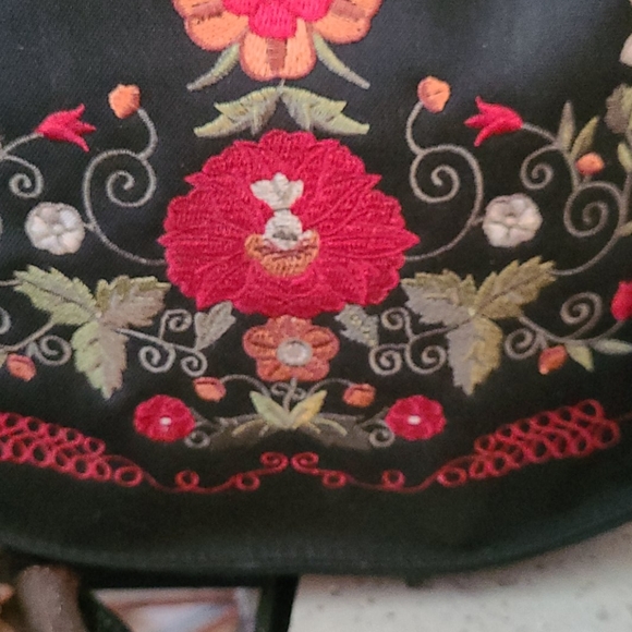 BEAUTIFUL BLACK EMBROIDERED ZIP TOP HANDBAG.MULTI - Picture 13 of 16